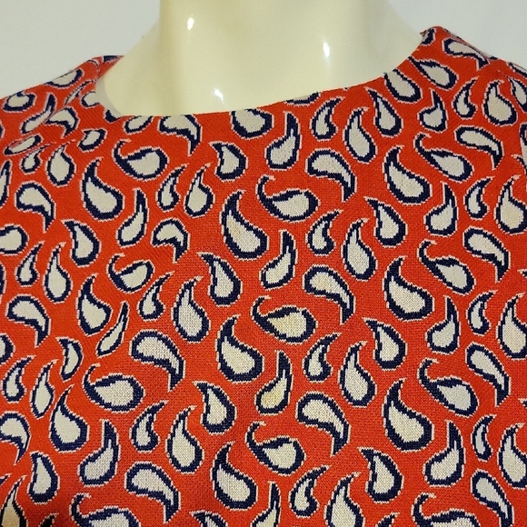 Vintage 70s Red Sleeveless Mod Style Dress with Pattern - Picture 2 of 3
